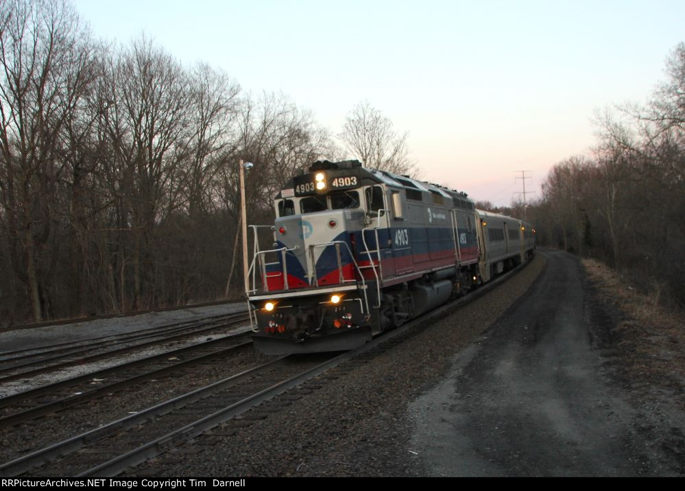 MNCW 4903 on train 77